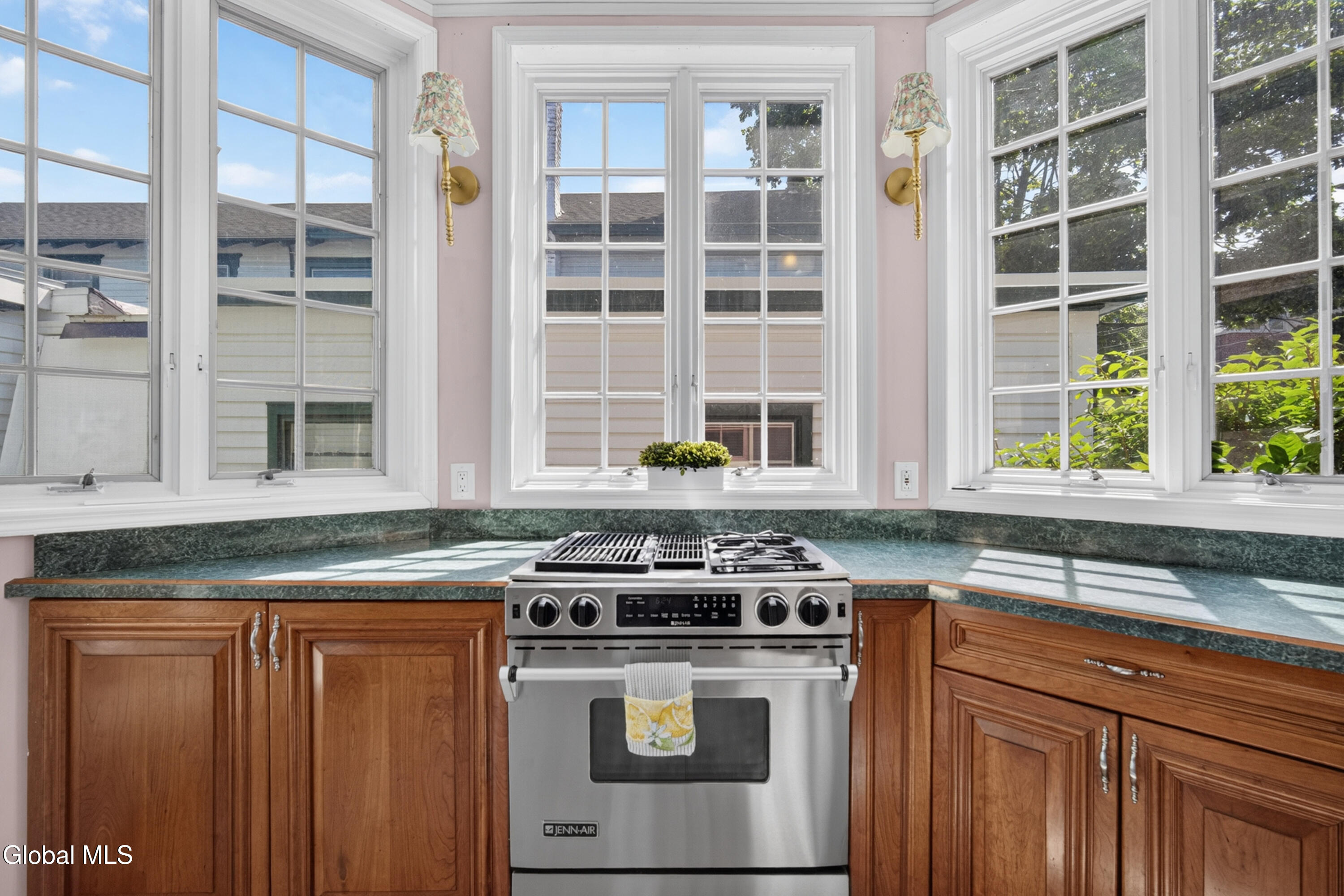 146 Regent Street Saratoga Springs NY 12866