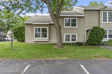 4 Raleigh Drive Halfmoon NY 12065