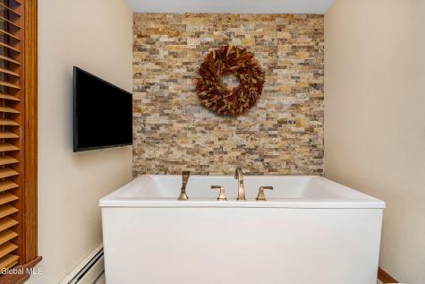 524 Macelroy Road Clifton Park NY 12065