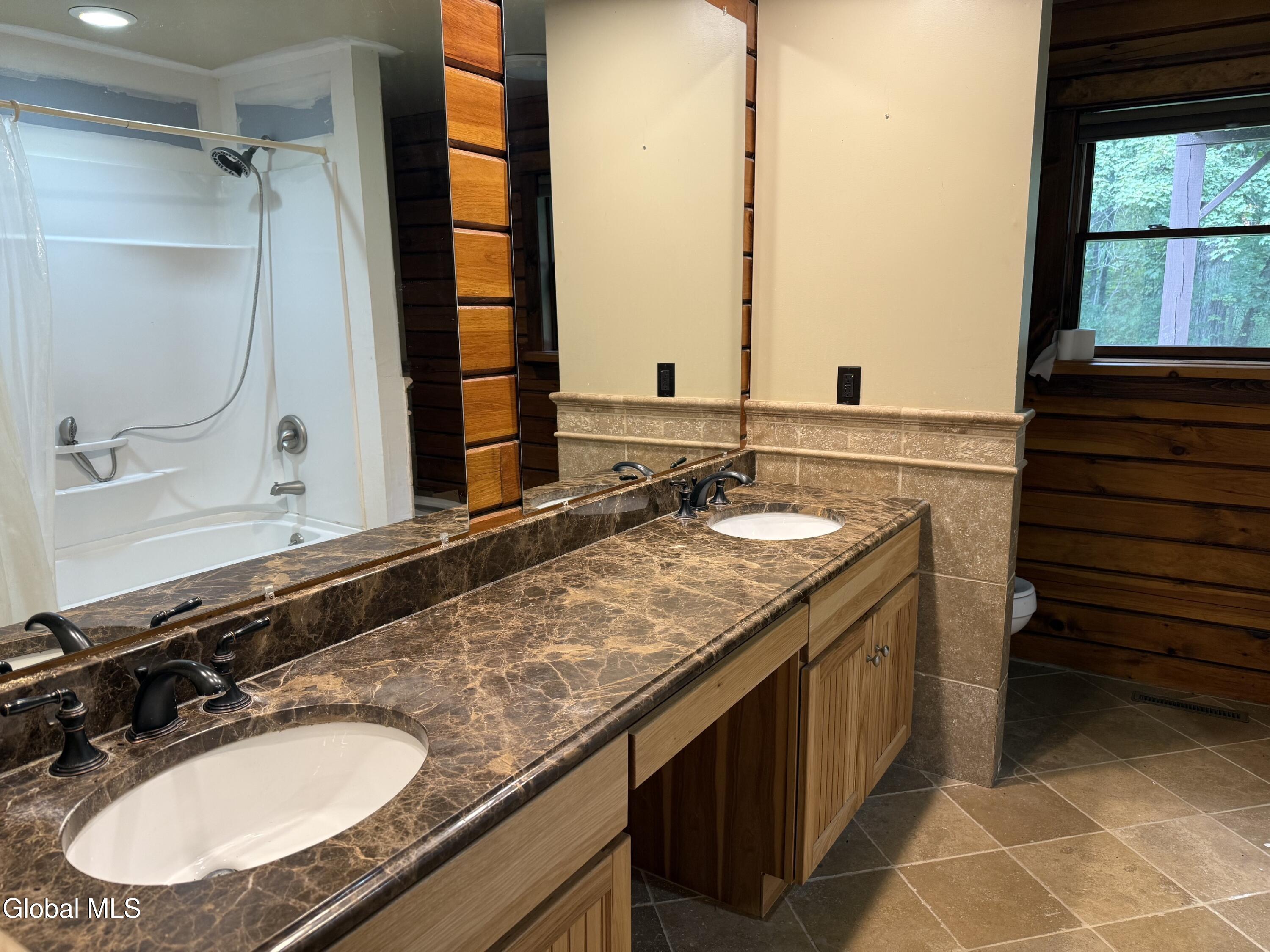 395 Hills Pond Road Hampton NY 12887