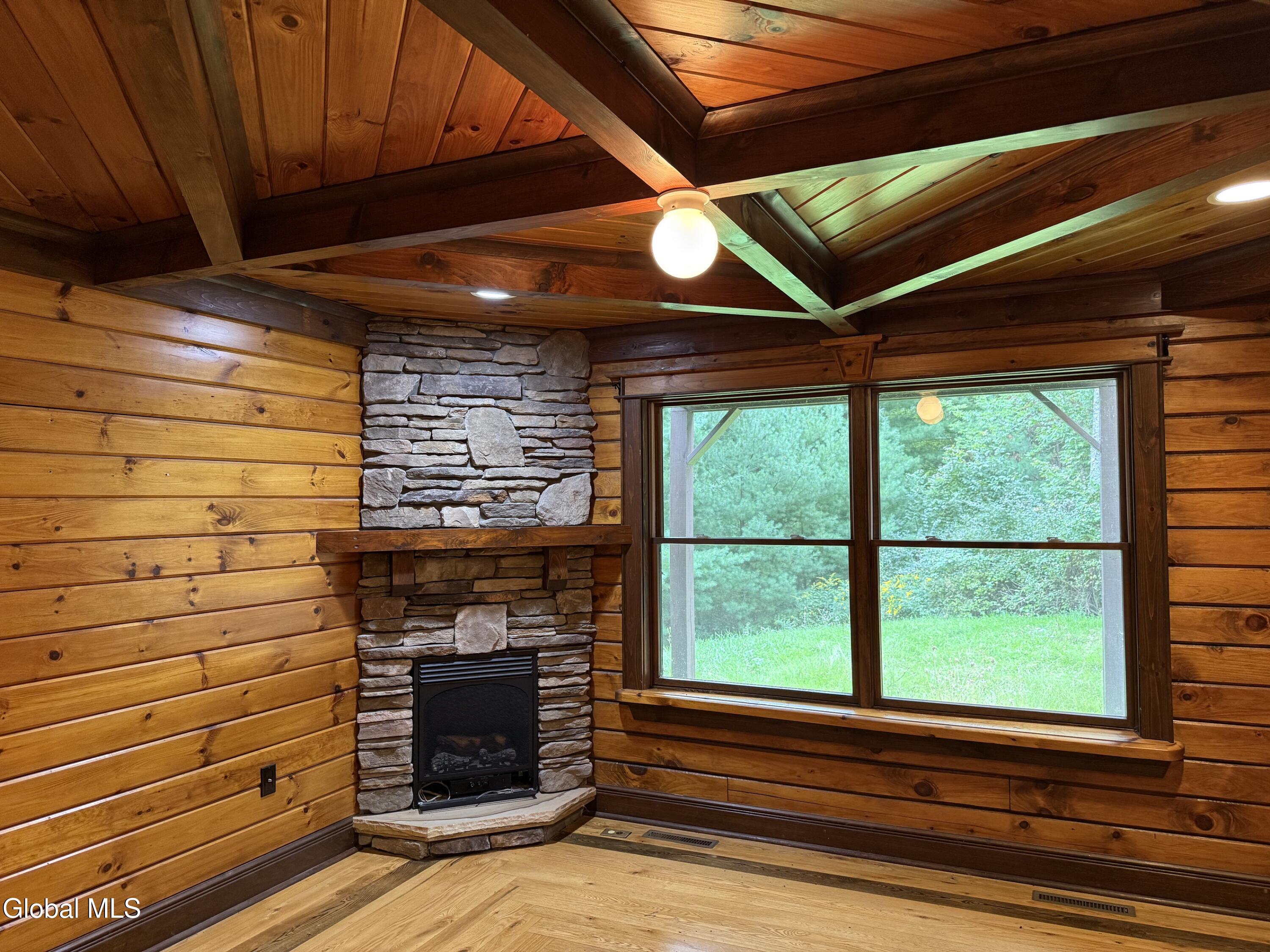 395 Hills Pond Road Hampton NY 12887