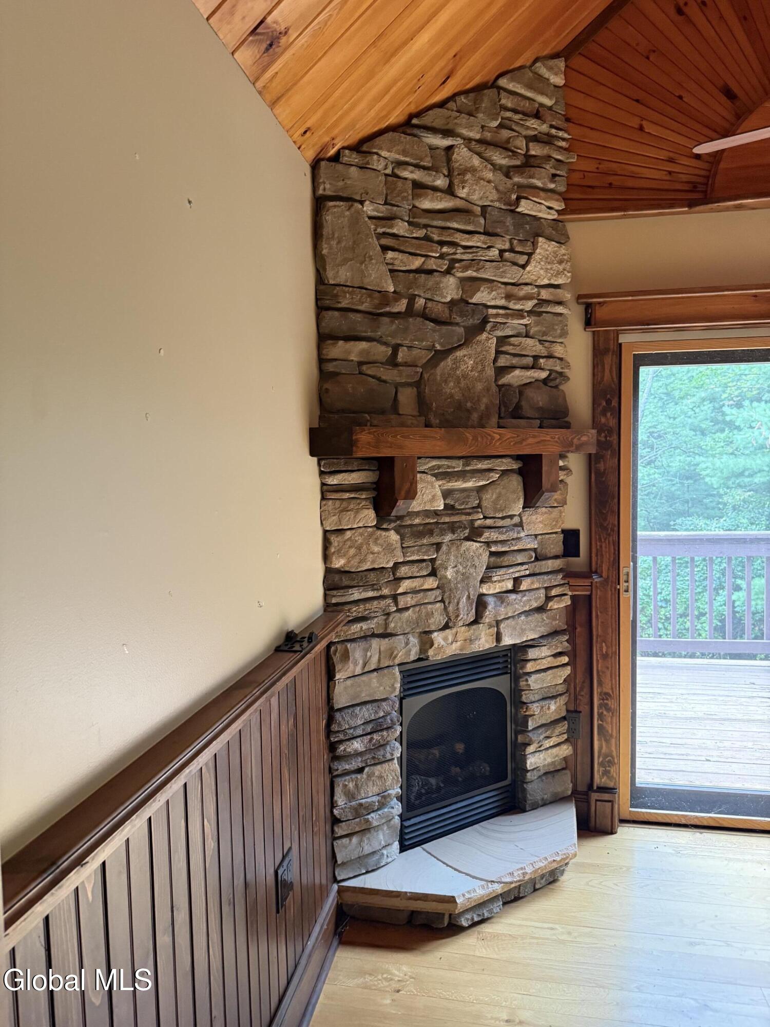 395 Hills Pond Road Hampton NY 12887