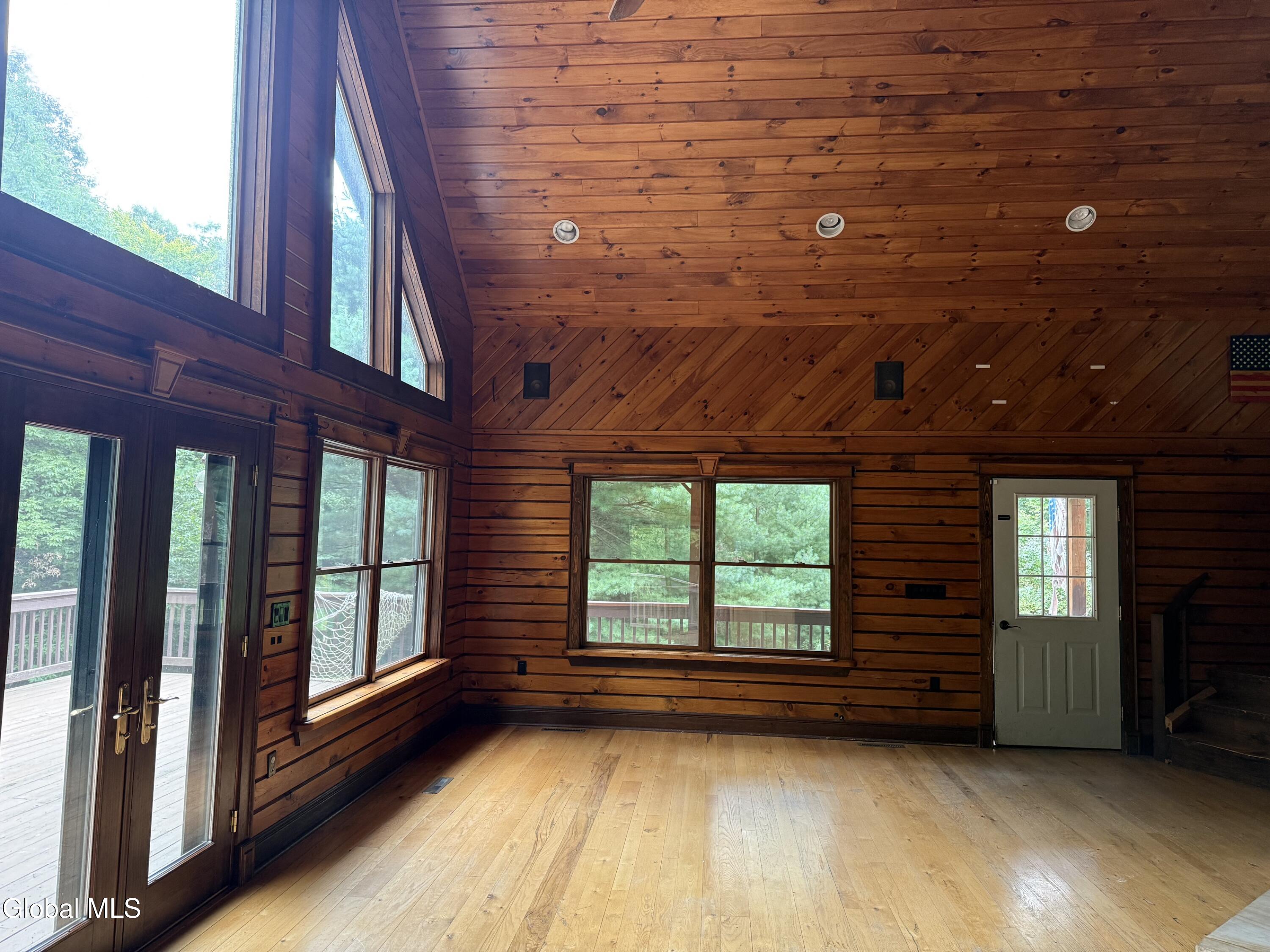 395 Hills Pond Road Hampton NY 12887