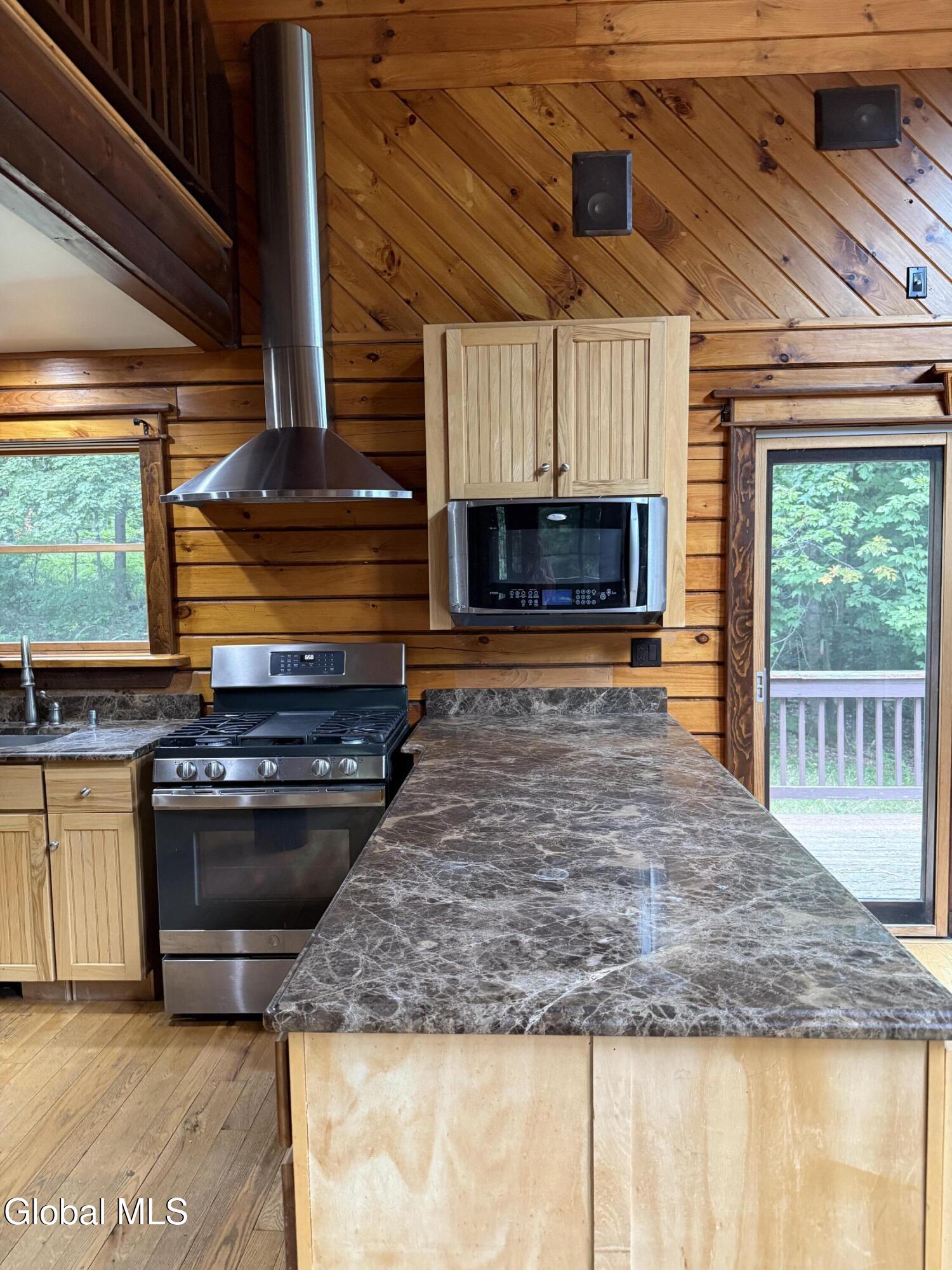 395 Hills Pond Road Hampton NY 12887