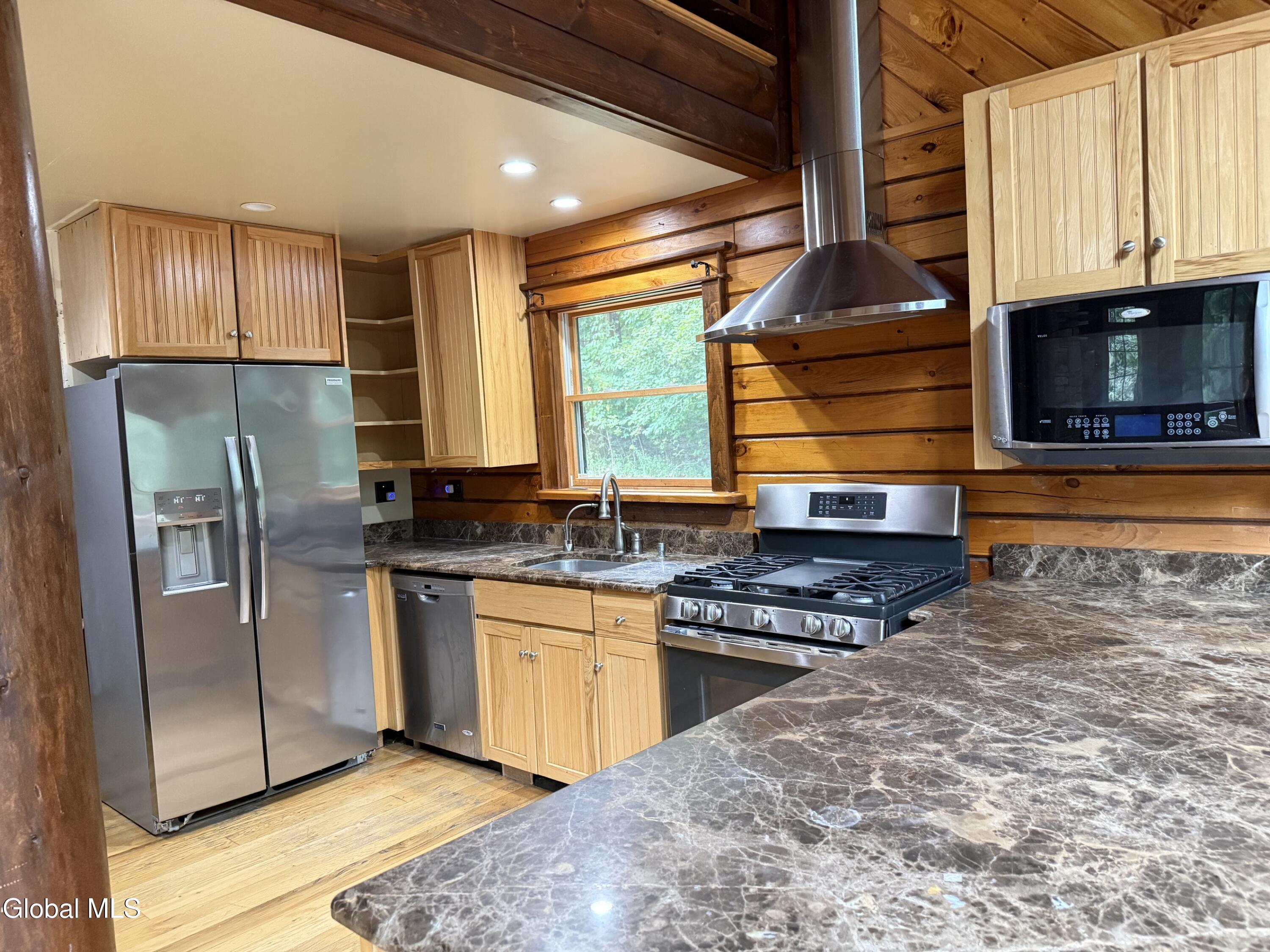 395 Hills Pond Road Hampton NY 12887