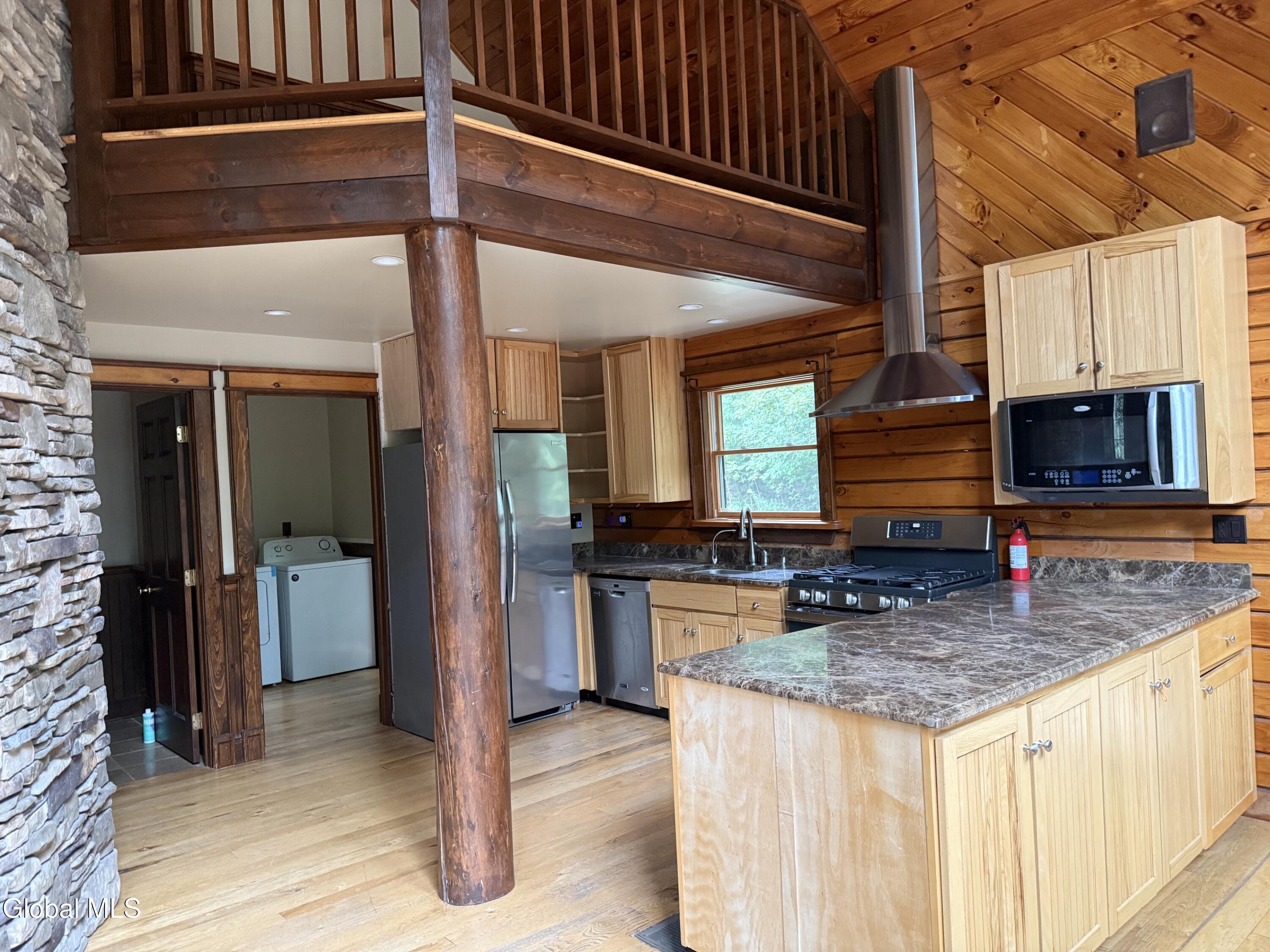 395 Hills Pond Road Hampton NY 12887
