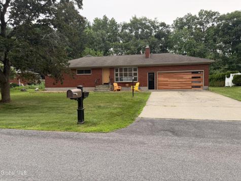5 Linda Drive Colonie NY 12205