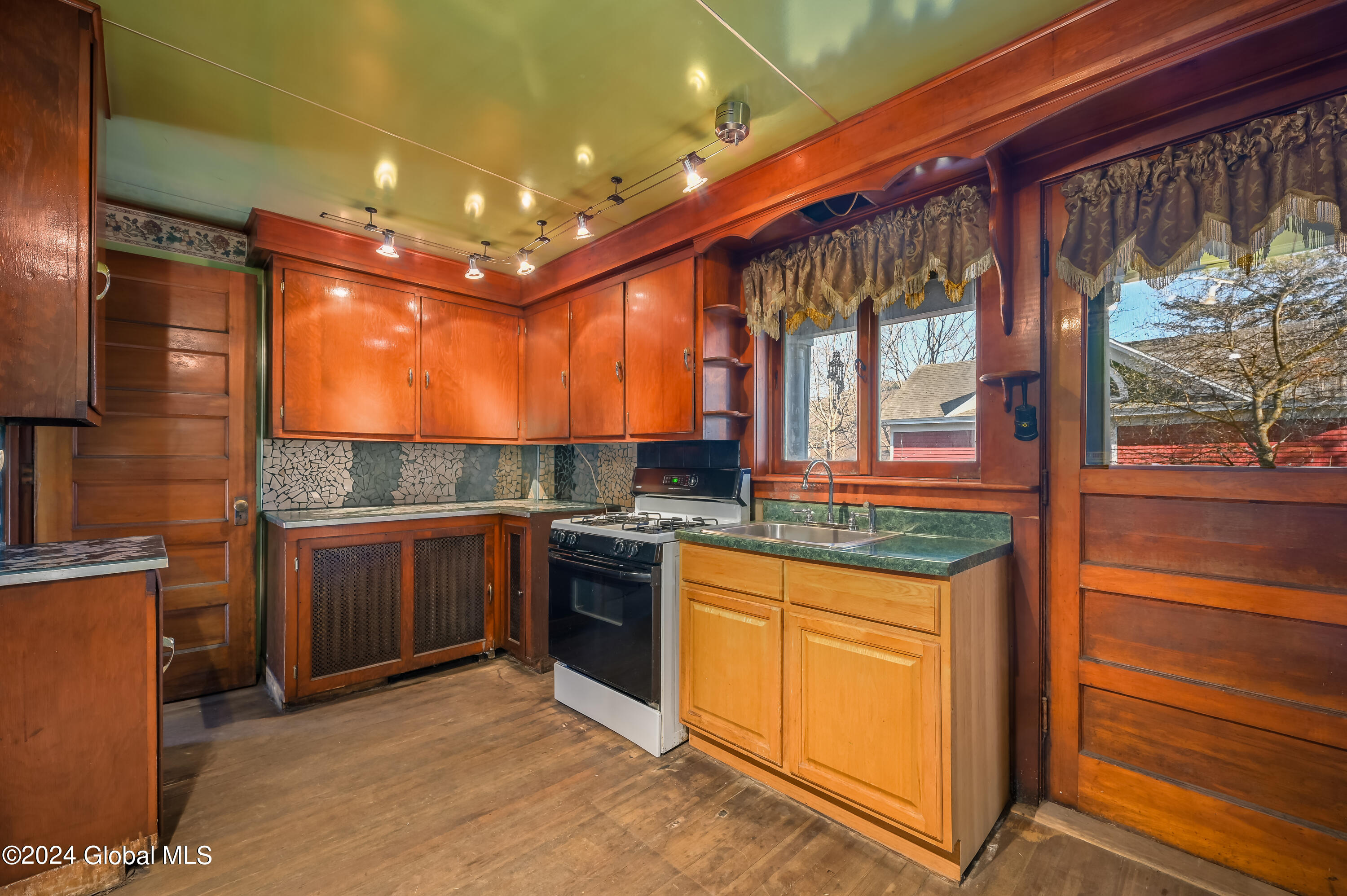 616 E Main Street Cobleskill NY 12043