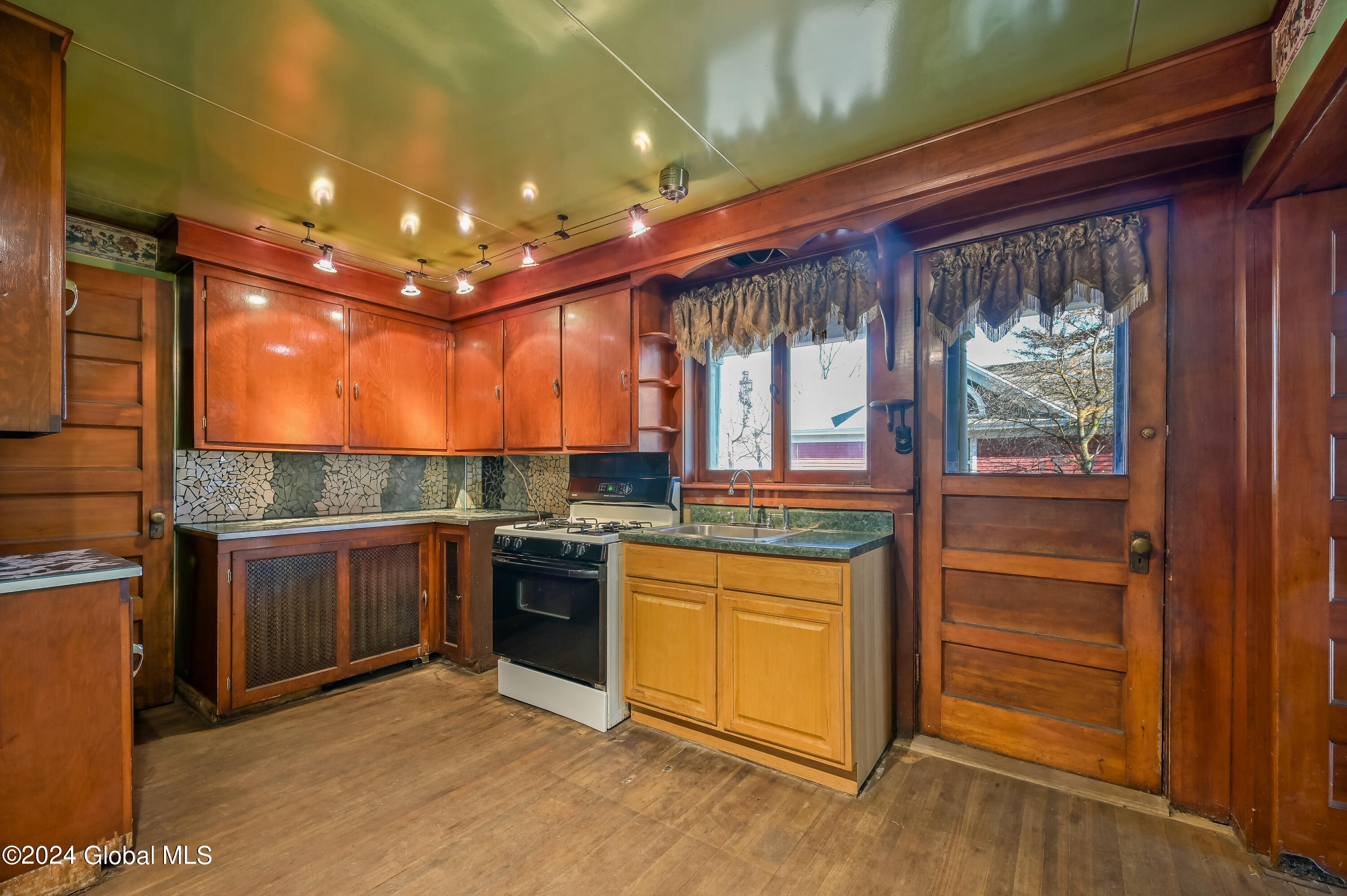 616 E Main Street Cobleskill NY 12043