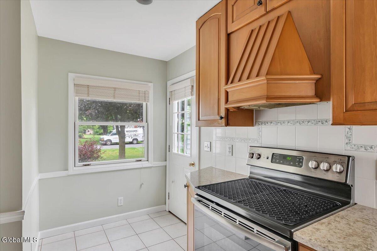 2027 Fairlawn Parkway Schenectady NY 12309