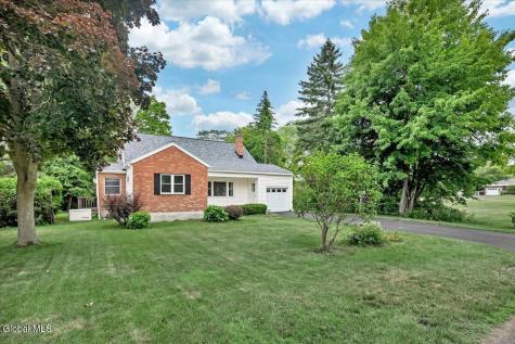 2027 Fairlawn Parkway Schenectady NY 12309