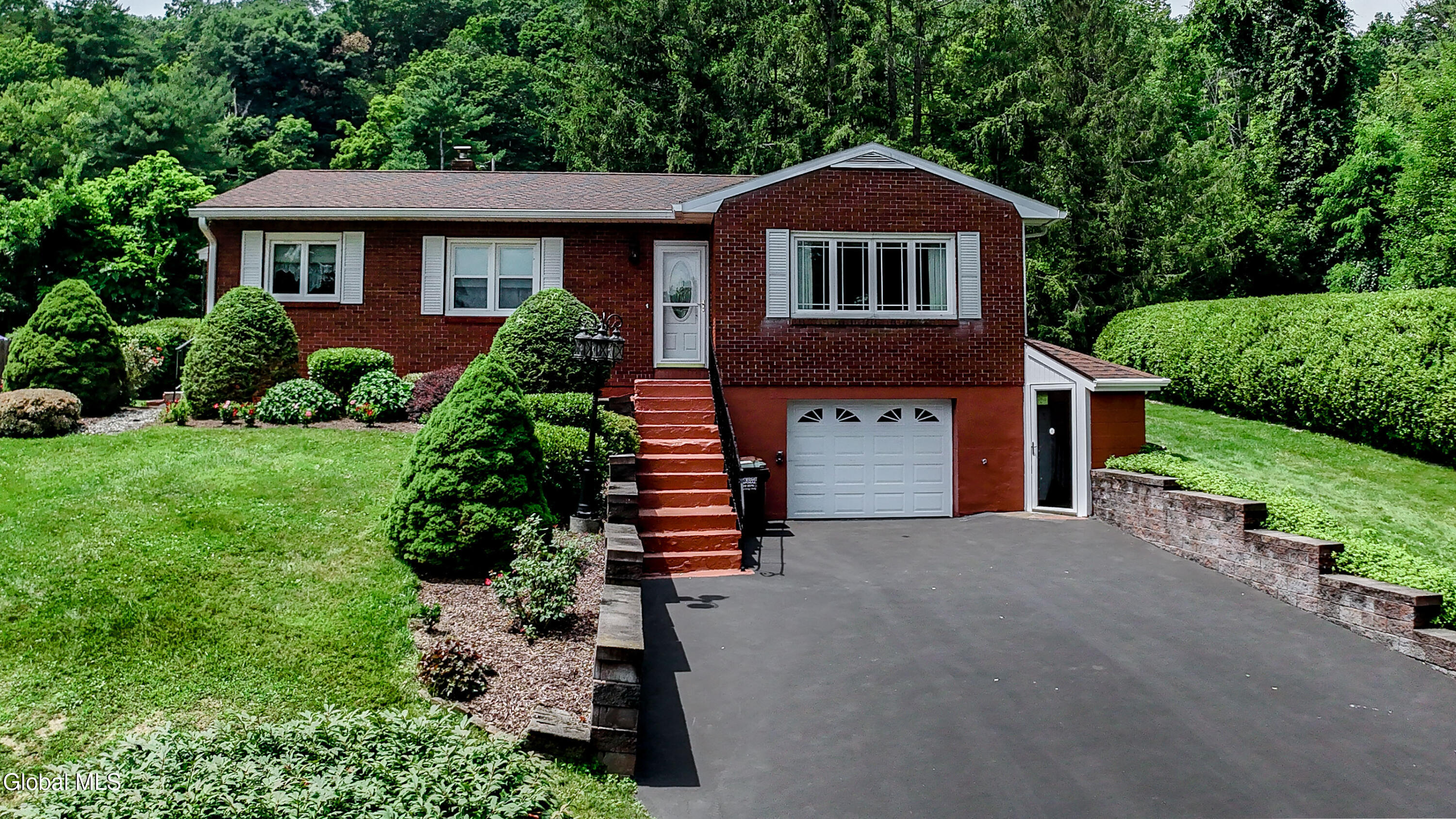 25 White Birch Lane West Coxsackie NY 12192