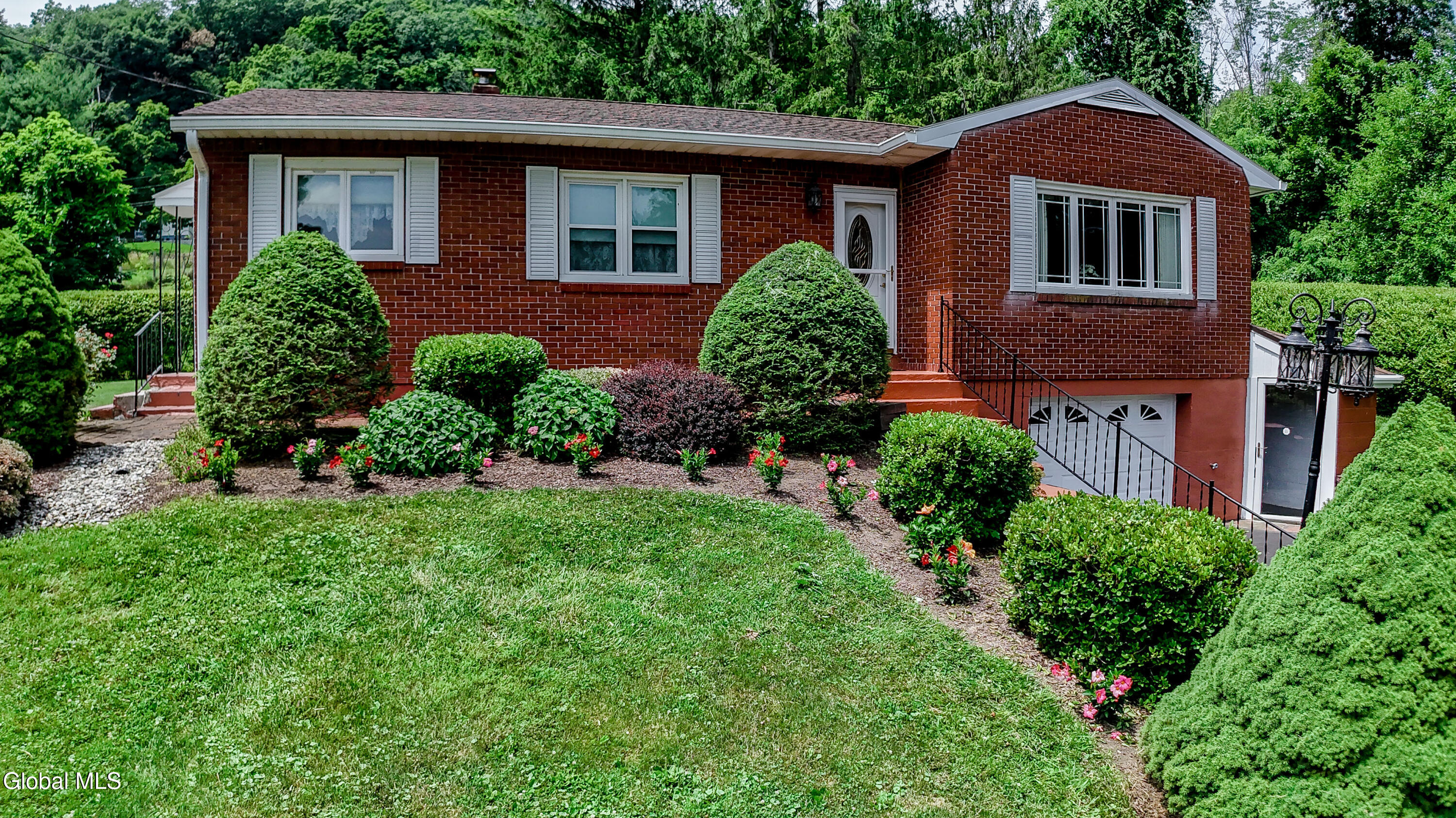 25 White Birch Lane West Coxsackie NY 12192