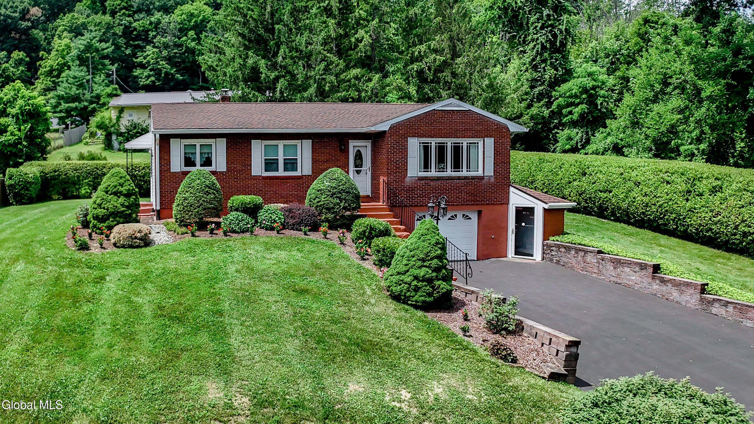 25 White Birch Lane West Coxsackie NY 12192