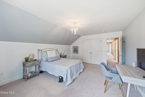 706 Penney Lane Schenectady NY 12303