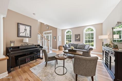 706 Penney Lane Schenectady NY 12303