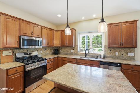 706 Penney Lane Schenectady NY 12303