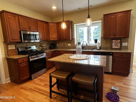 706 Penney Lane Schenectady NY 12303