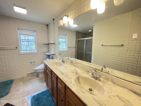 29 Andrew Court Guilderland NY 12203