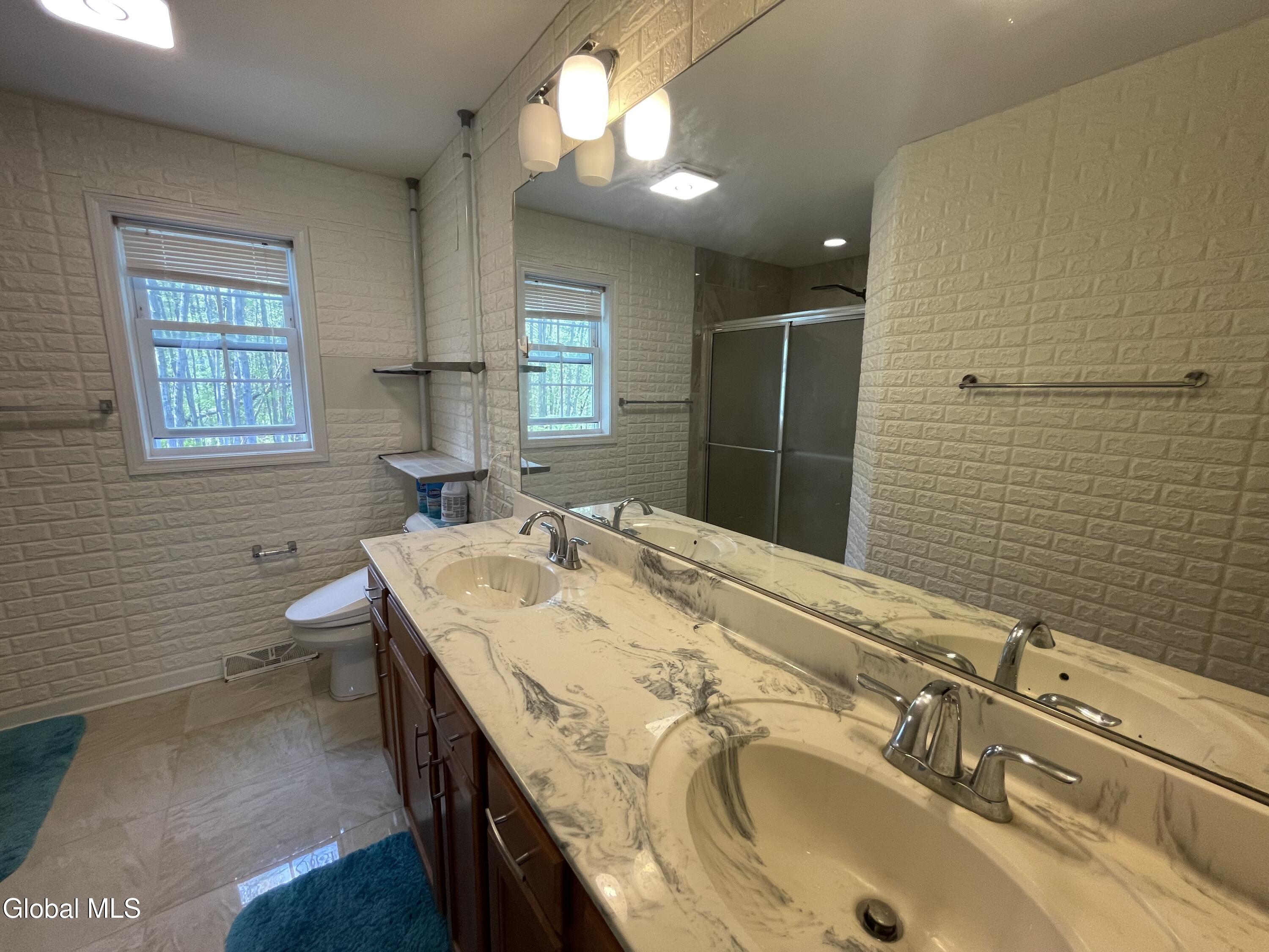 29 Andrew Court Guilderland NY 12203