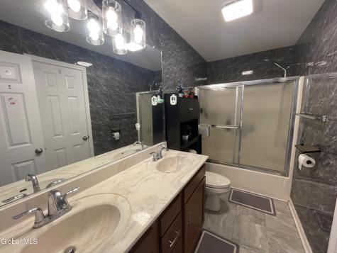 29 Andrew Court Guilderland NY 12203