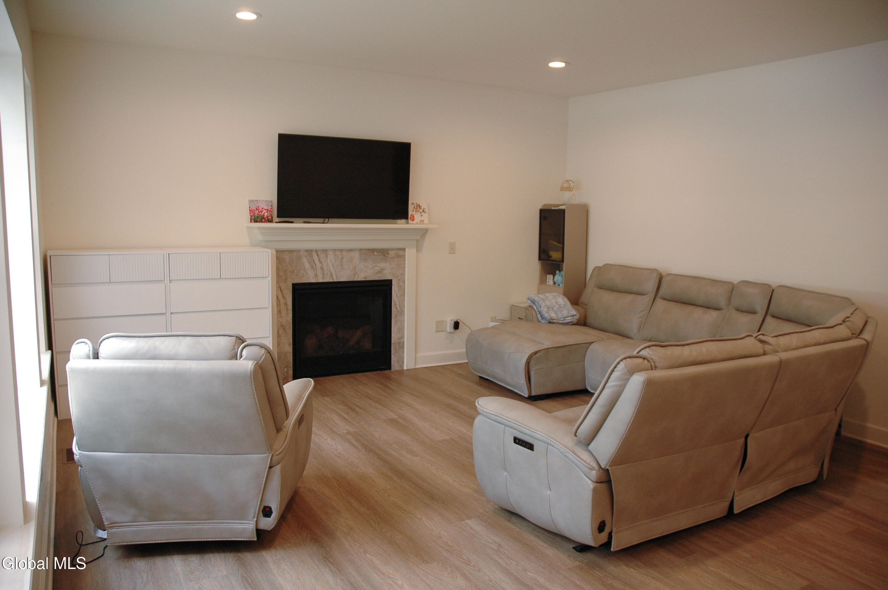 27 Spencer Street Clifton Park NY 12065