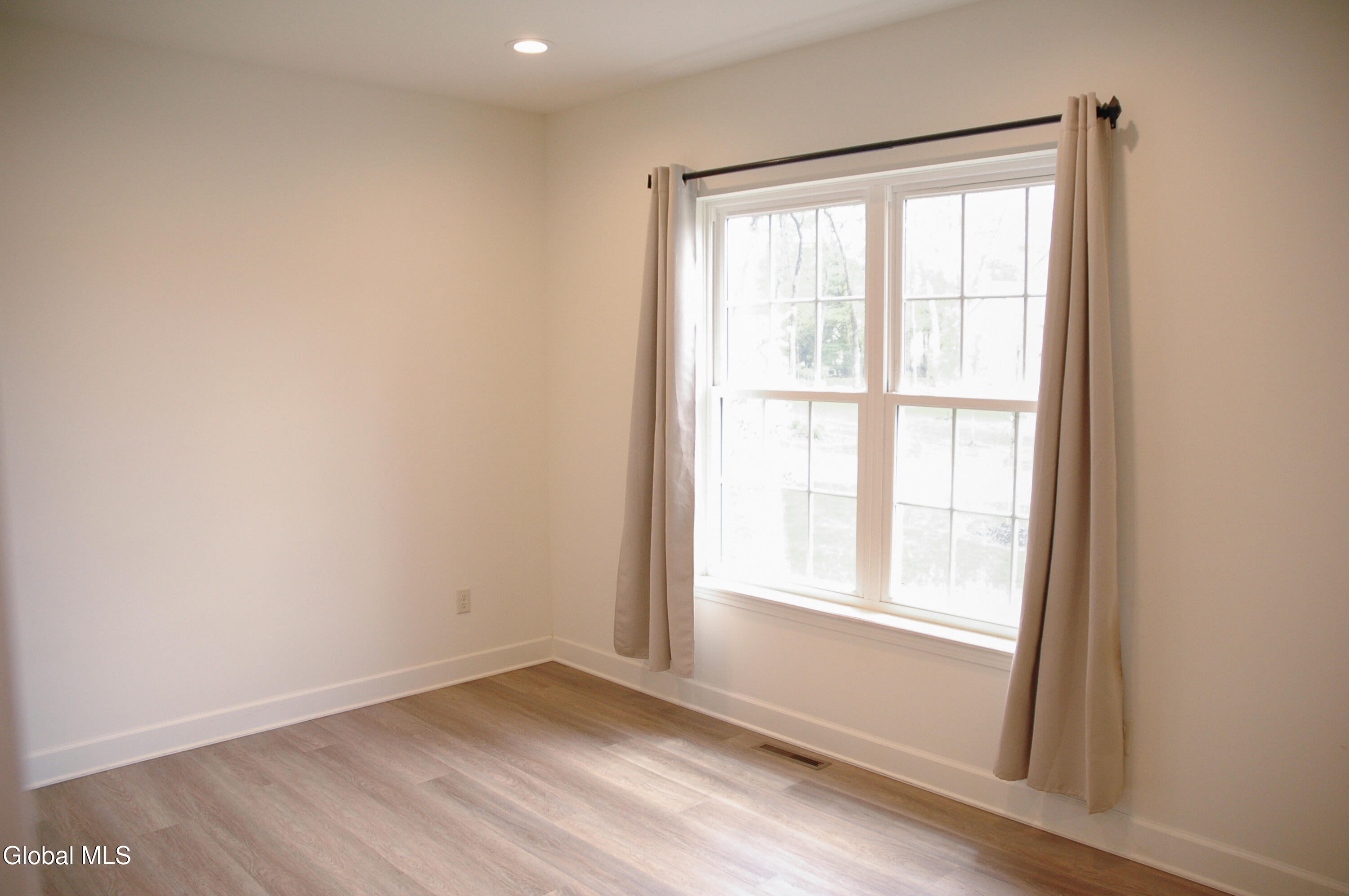 27 Spencer Street Clifton Park NY 12065