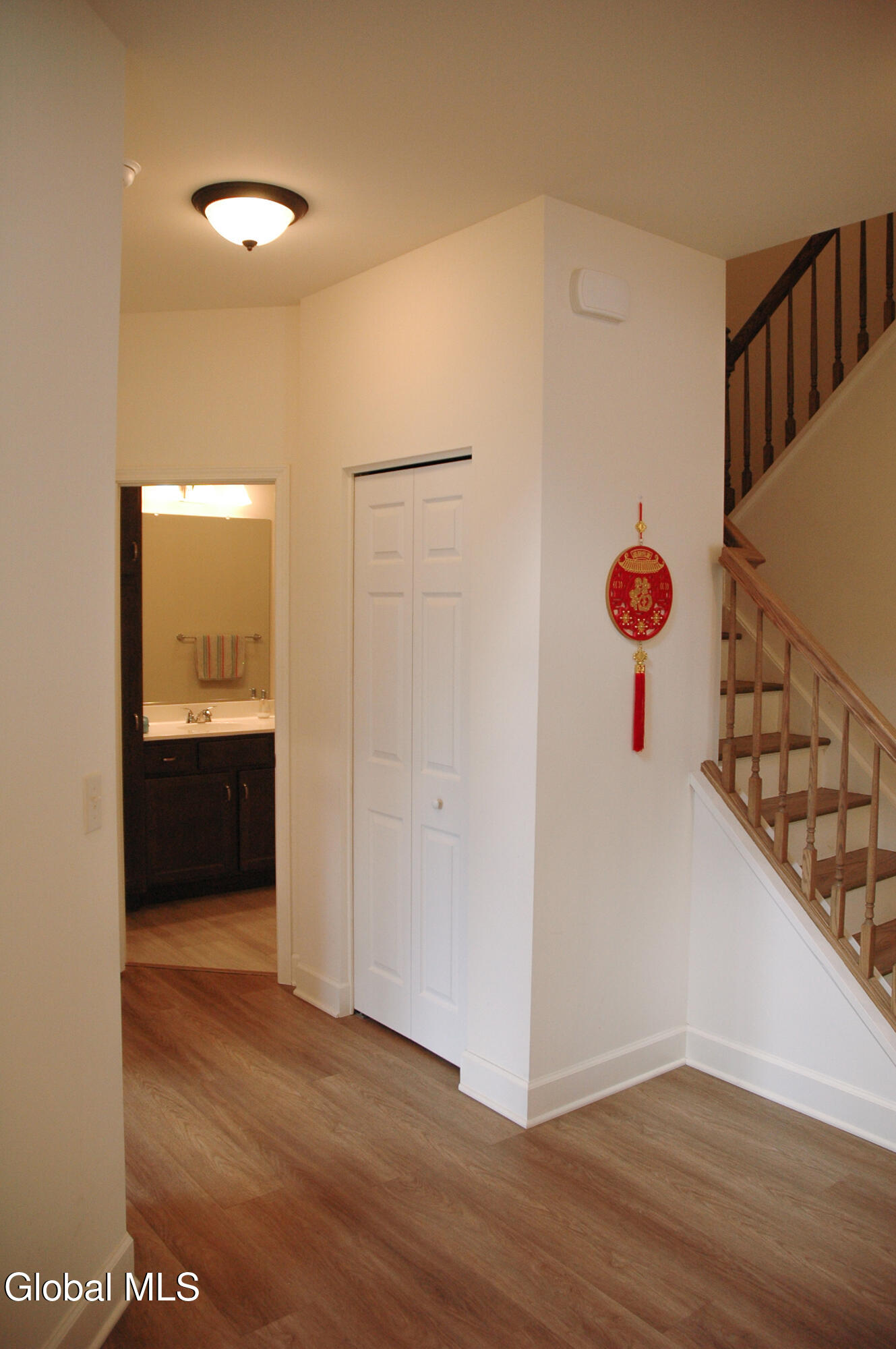 27 Spencer Street Clifton Park NY 12065