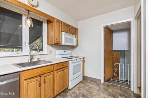 627 Via Ponderosa Schenectady NY 12303