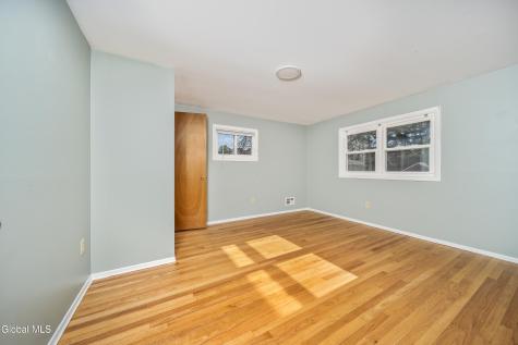 627 Via Ponderosa Schenectady NY 12303