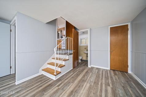 627 Via Ponderosa Schenectady NY 12303