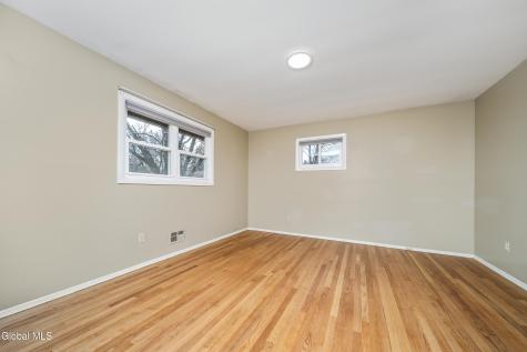 627 Via Ponderosa Schenectady NY 12303