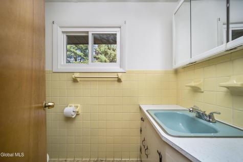 627 Via Ponderosa Schenectady NY 12303