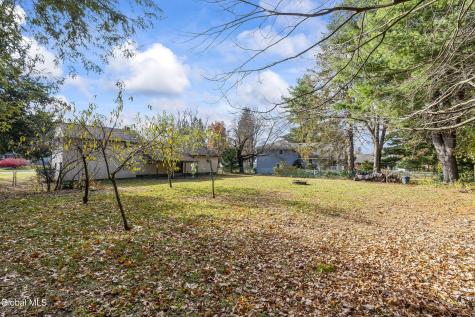 627 Via Ponderosa Schenectady NY 12303