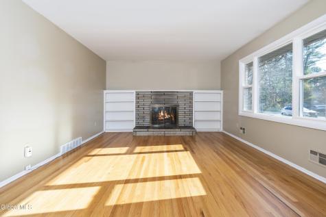 627 Via Ponderosa Schenectady NY 12303