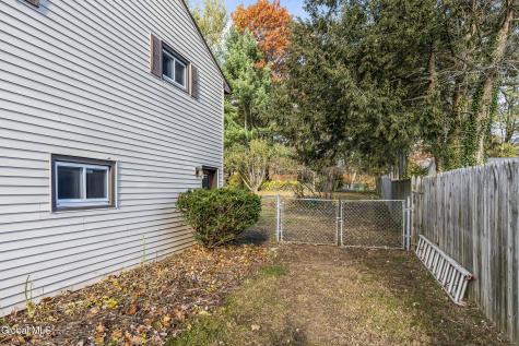 627 Via Ponderosa Schenectady NY 12303