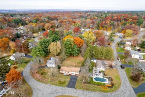 627 Via Ponderosa Schenectady NY 12303