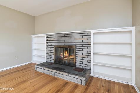 627 Via Ponderosa Schenectady NY 12303