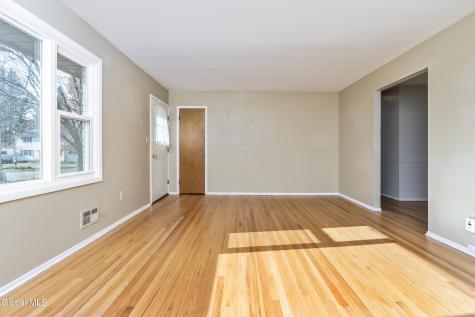 627 Via Ponderosa Schenectady NY 12303