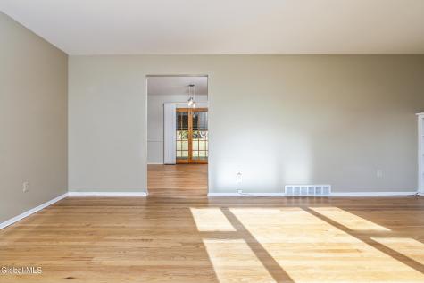 627 Via Ponderosa Schenectady NY 12303