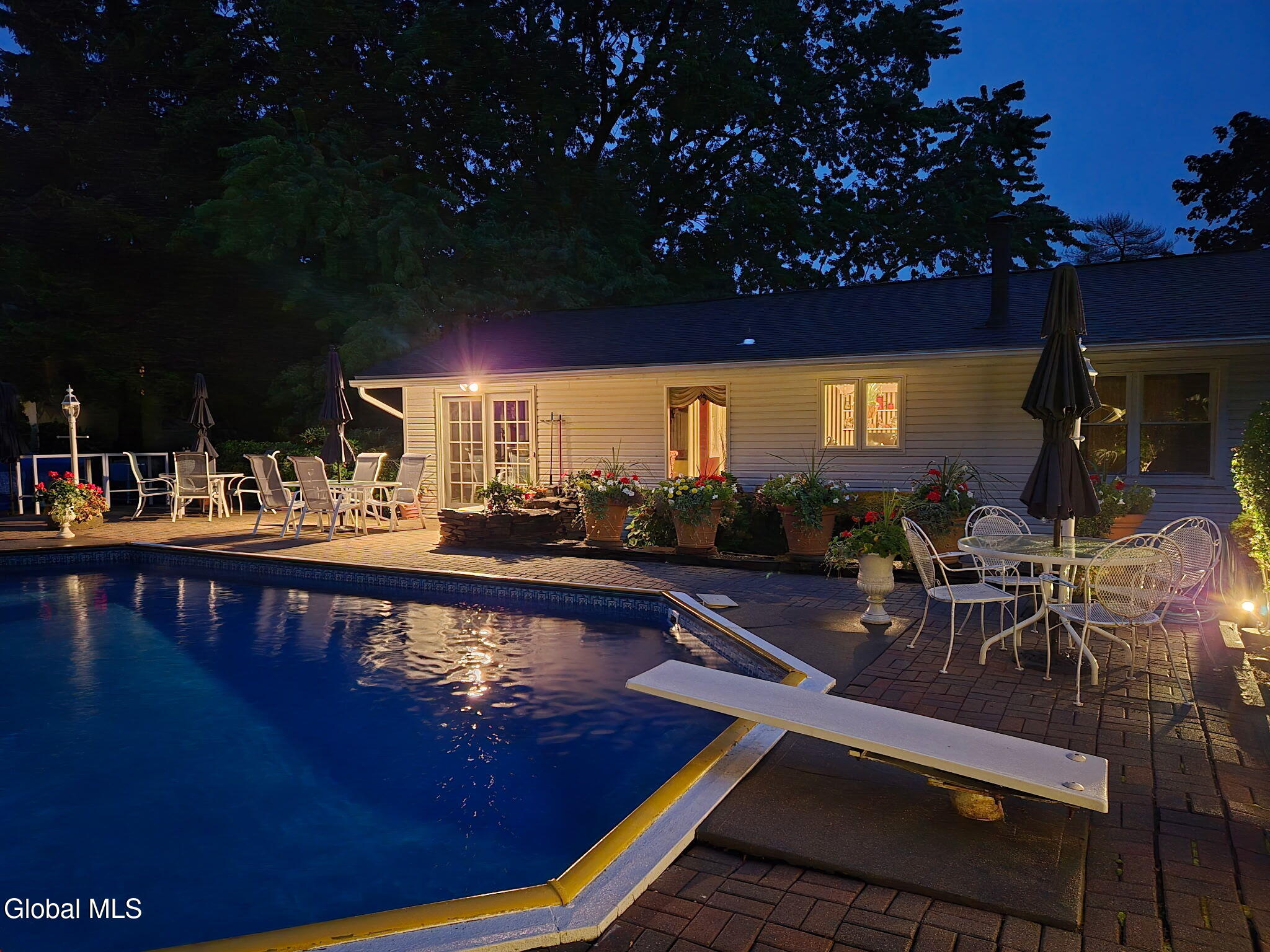 17 Cherry Lane Troy NY 12180