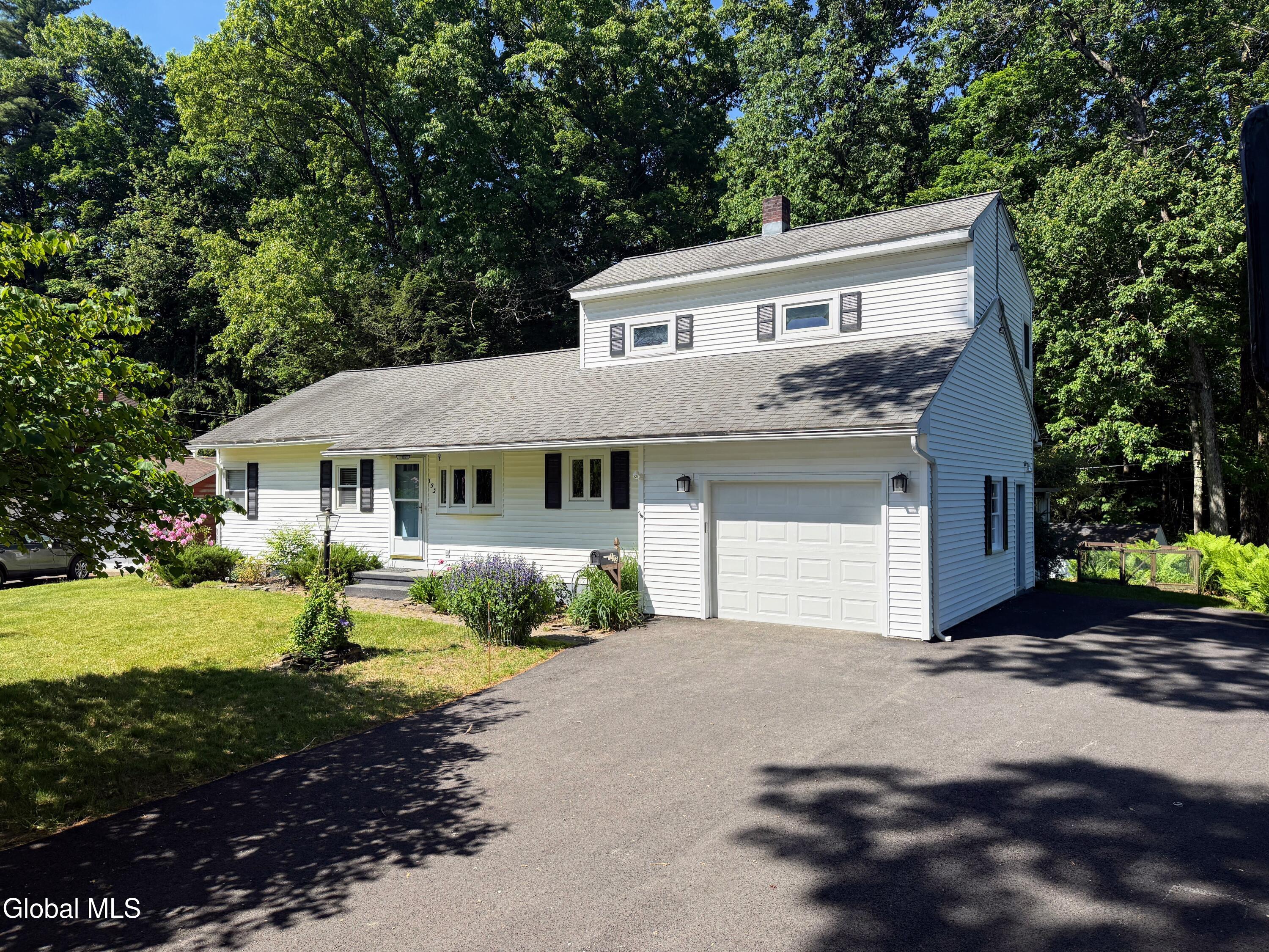132 Birch Lane Schenectady NY 12302