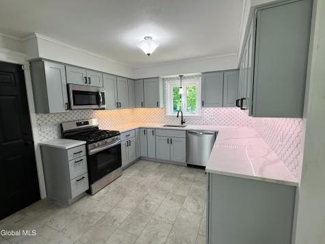 132 Birch Lane Schenectady NY 12302