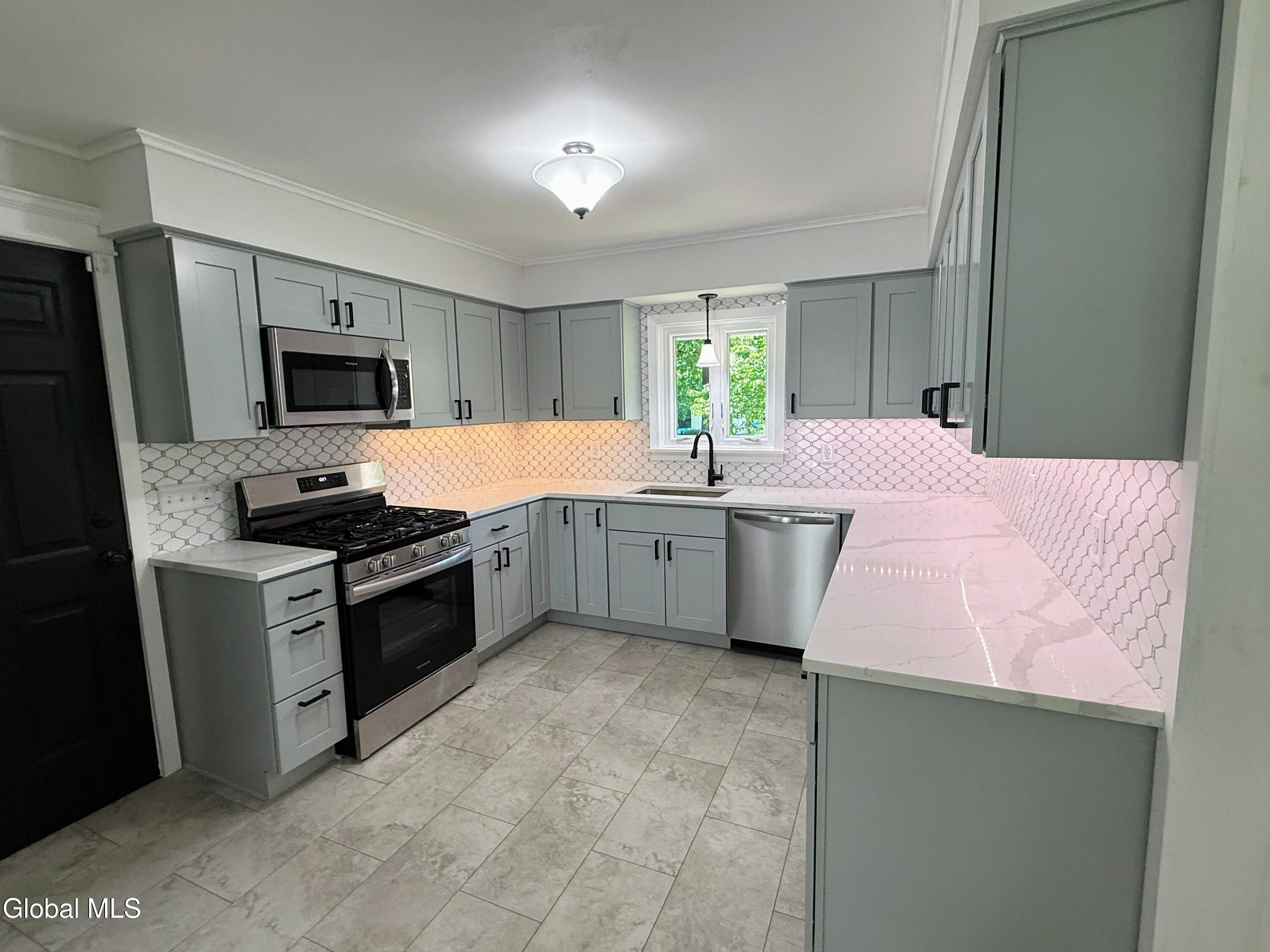 132 Birch Lane Schenectady NY 12302