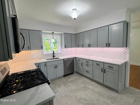 132 Birch Lane Schenectady NY 12302