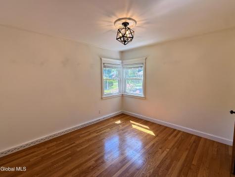 132 Birch Lane Schenectady NY 12302