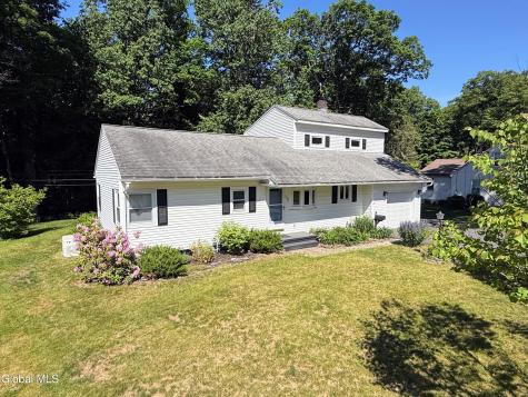 132 Birch Lane Schenectady NY 12302
