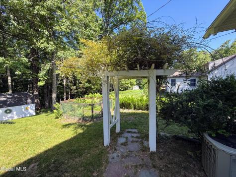 132 Birch Lane Schenectady NY 12302