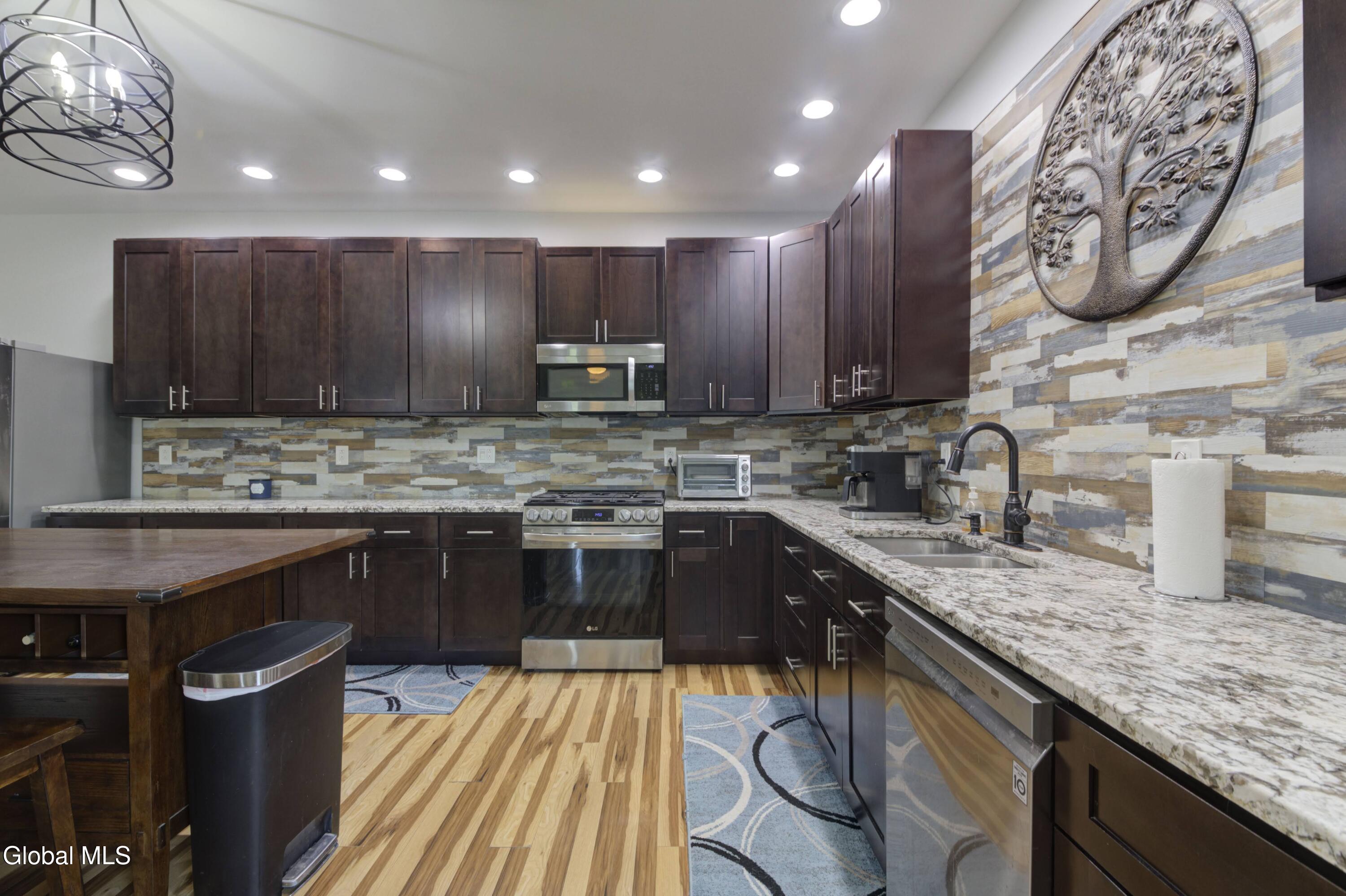 285 Hayes Road Schaghticoke NY 12154
