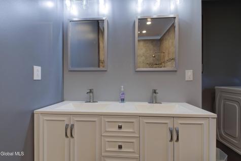 285 Hayes Road Schaghticoke NY 12154
